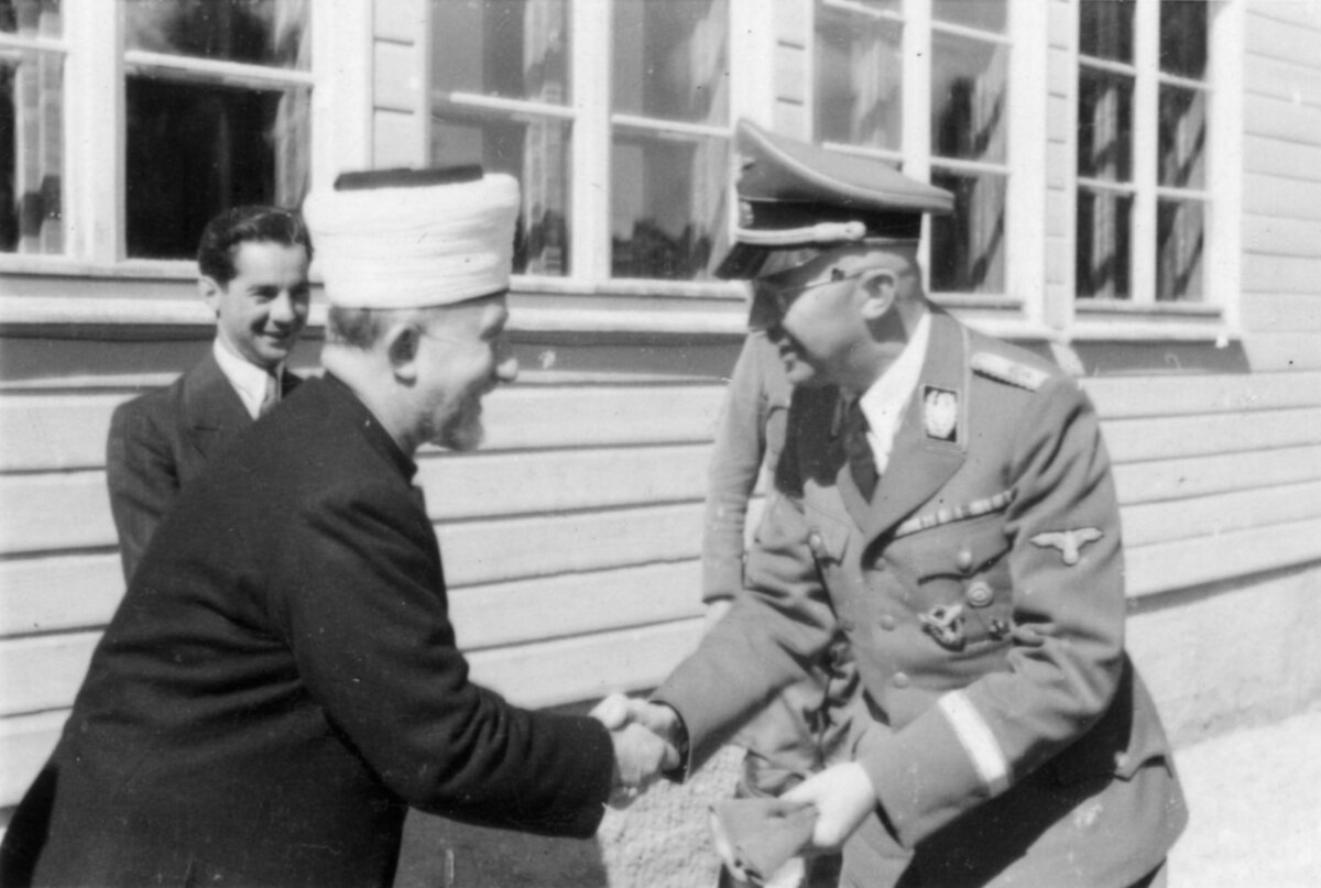 Amin al-Husseini em encontro oficial com Heinrich Himmler em Berlim, 1943